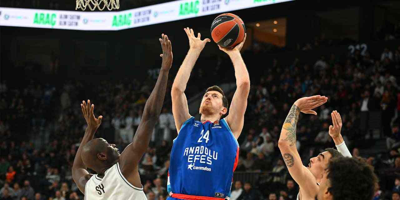 Anadolu Efes, Euroleague'de Paris Basketbol'a diş geçiremedi