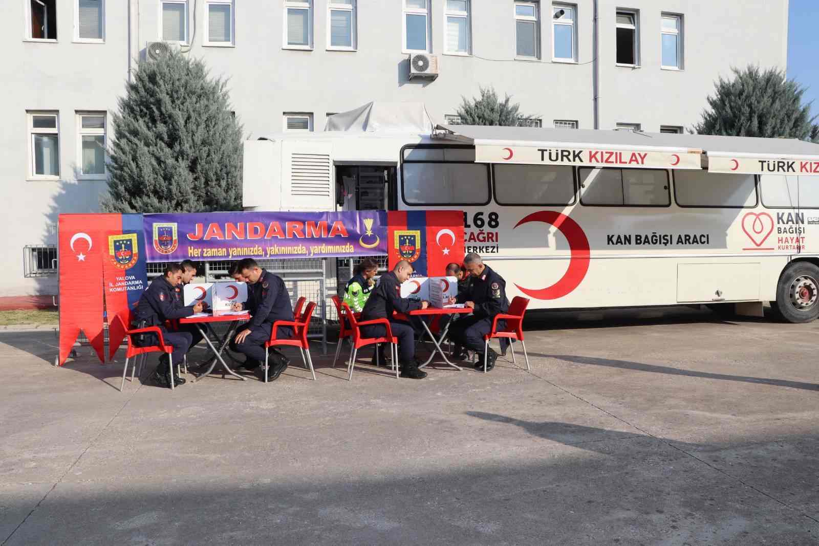 Yalova Jandarma’dan Hayat Kurtaran Destek Kızılay’a Kan Bağışı ve Madalya Töreni