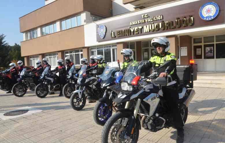 Amasya İl Emniyet Müdürlüğü'nden motosikletli polis timlerine sürüş eğitimi