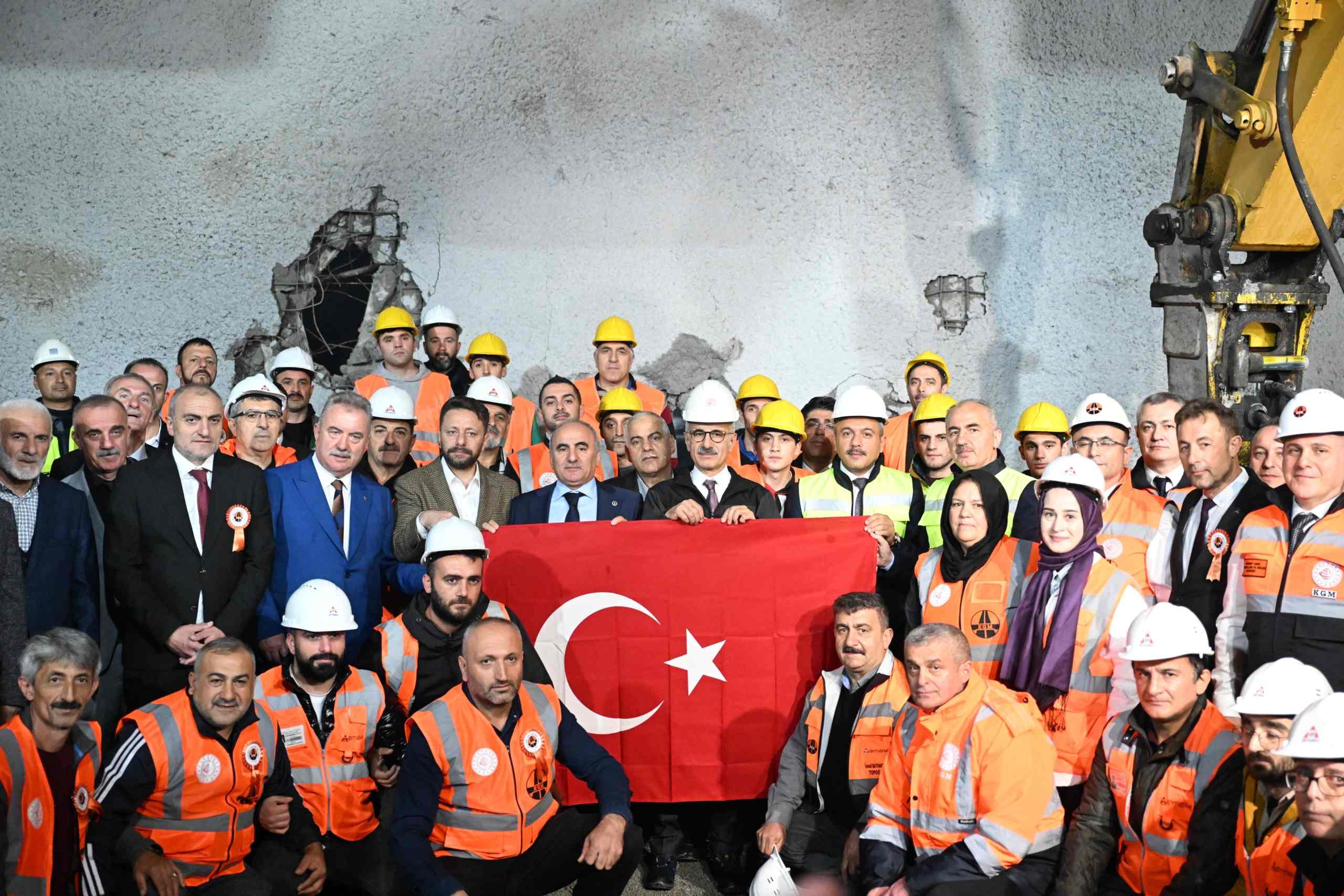 Çamlıhemşin Tüneli'nde ışık göründü!