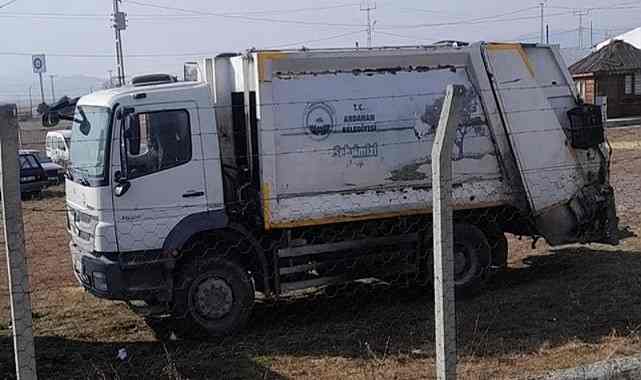 'Ardahan Belediyesinin çöp kamyonu Yediemin oto parkına çekildi' iddiası