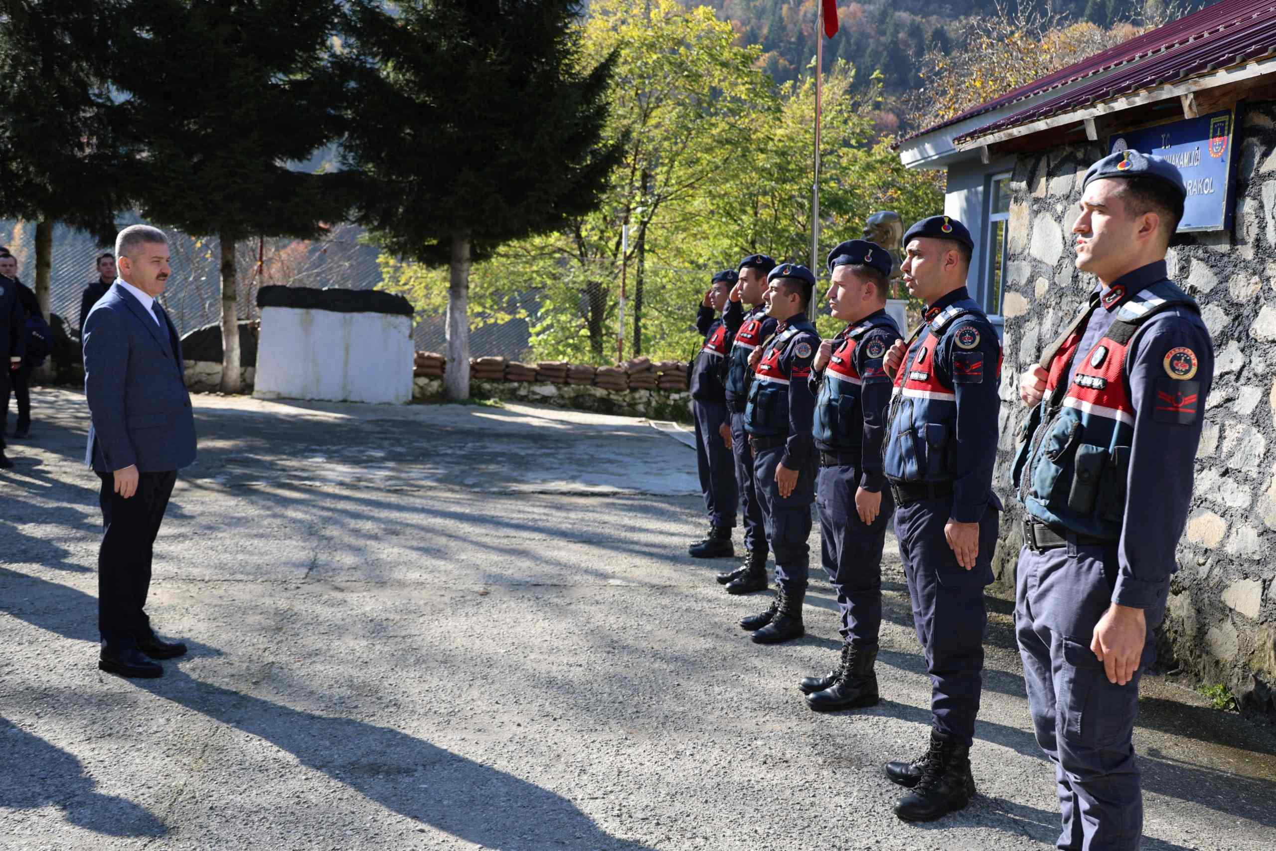 Artvin Valisi Ergün, Gürcistan sınırındaki “Camili Havzası'ndaki” köylerde incelemelerde bulundu