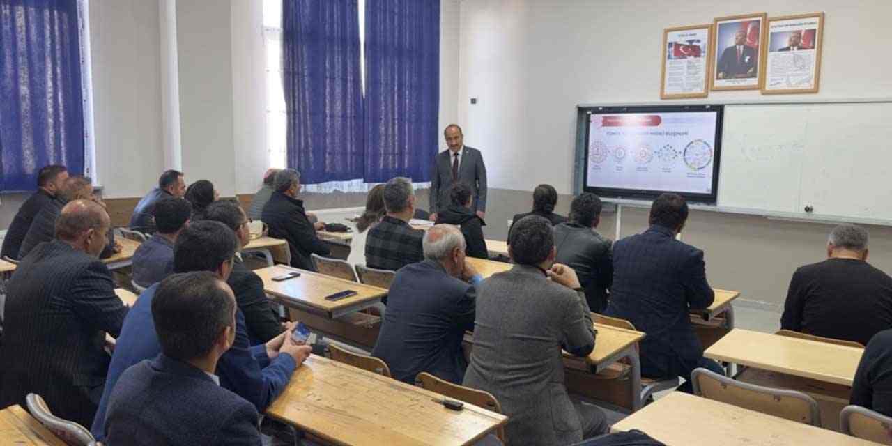 Kars'ta "Türkiye Yüzyılı Maarif Modeli" konulu seminer düzenlendi