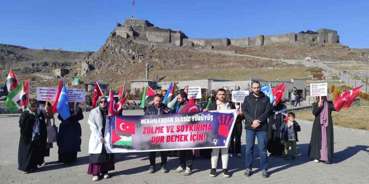 Kars'ta sağlıkçıların 52 haftalık sessiz yürüyüşü