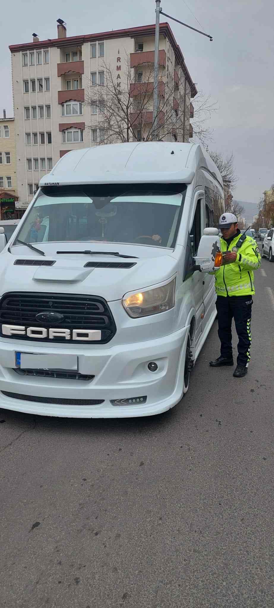 Kars'ta öğrenci servisleri denetlendi