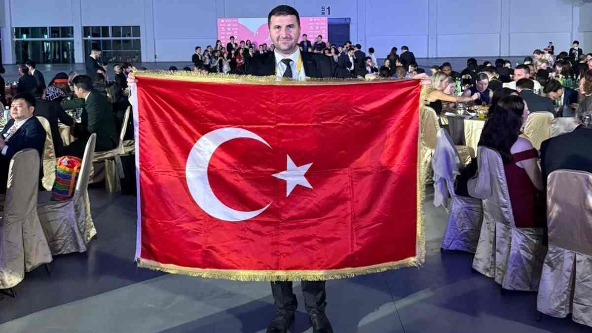 Dünya birincisi oldu: TUSAŞ şehitlerine adadı