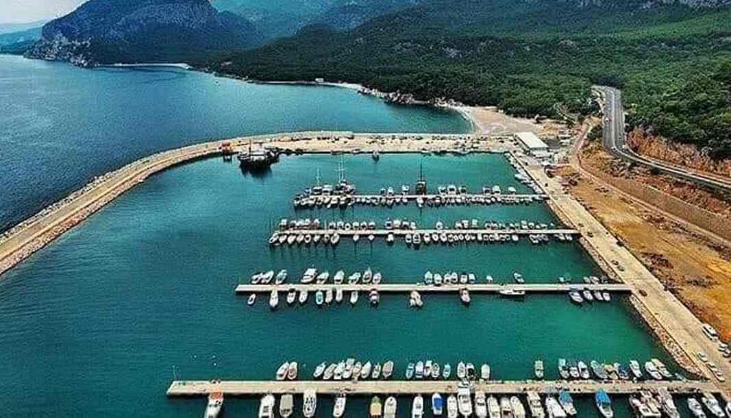 Rüşvet operasyonunun ardından balıkçı barınağı yönetimine kayyum atandı