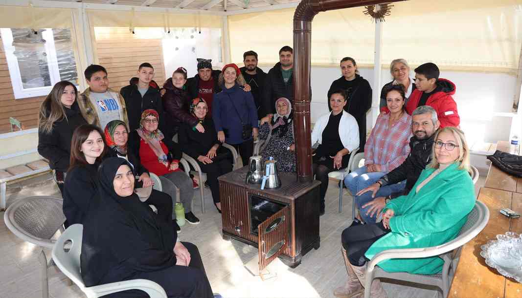 Aksu'da otizm dernek öğretmenleri onure edildi