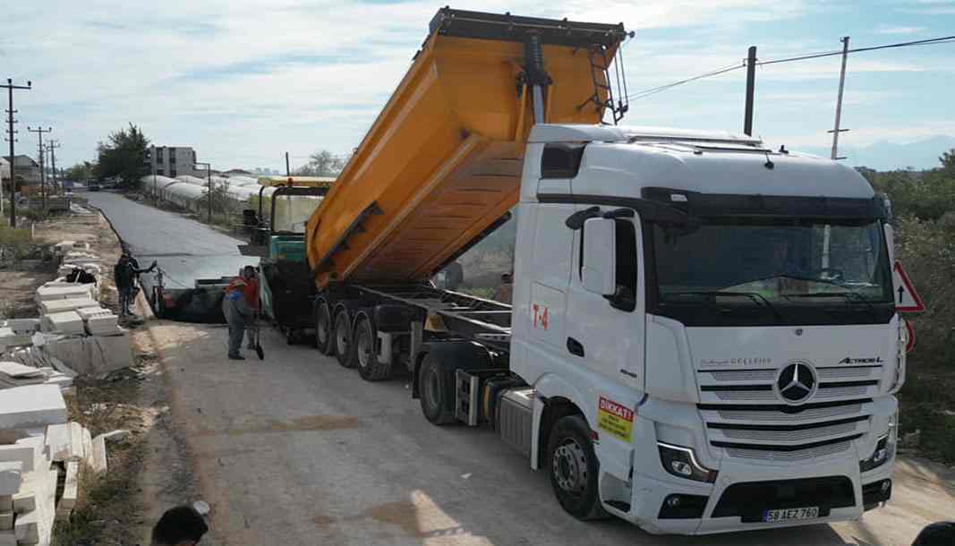 Aksu'da asfalt çalışmaları son sürat