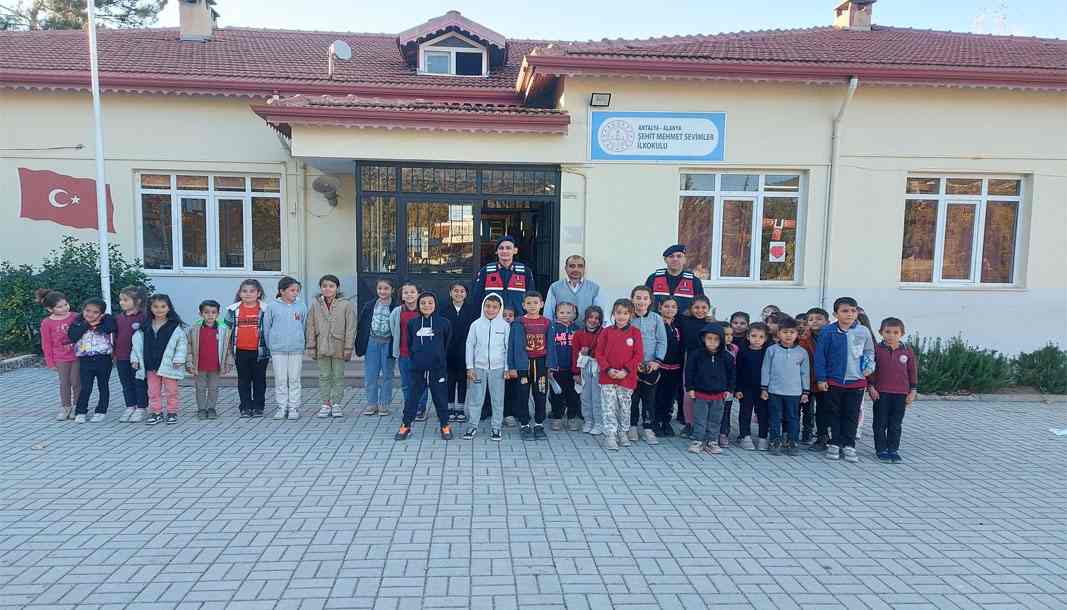 Alanya'da okul çevrelerinde denetim yapıldı