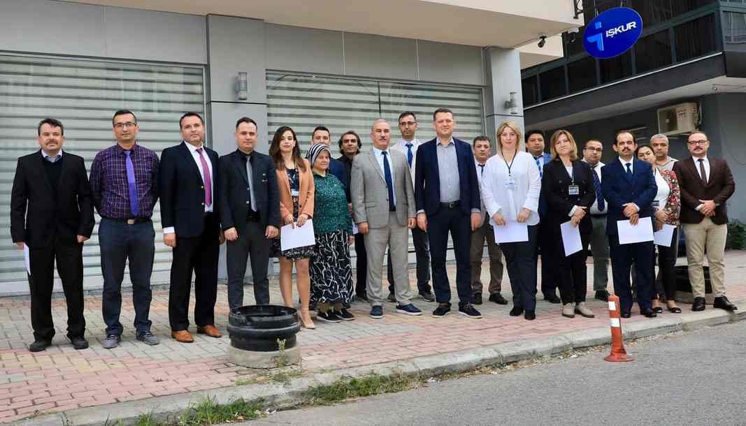 Kaymakam Ürkmezer'den İŞKUR memurlarına başarı belgesi