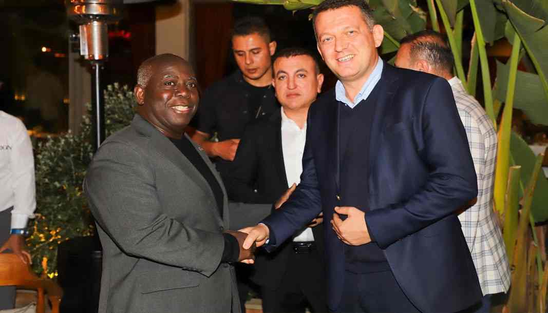 Alanya protokolü Bahamalar Başbakanı ve kabinesi ile yemekte bir araya geldi