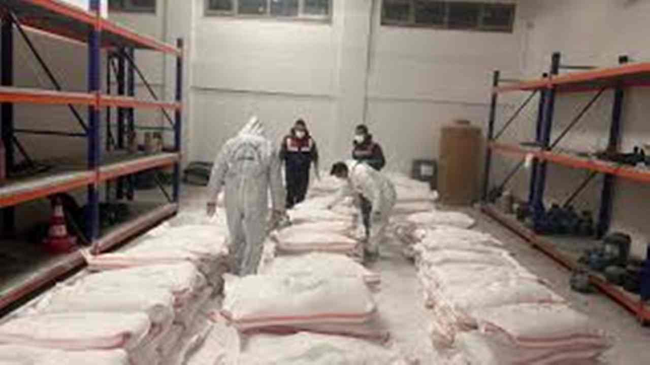 Kaçak tütün operasyonu: 2 ton tütün ele geçirildi