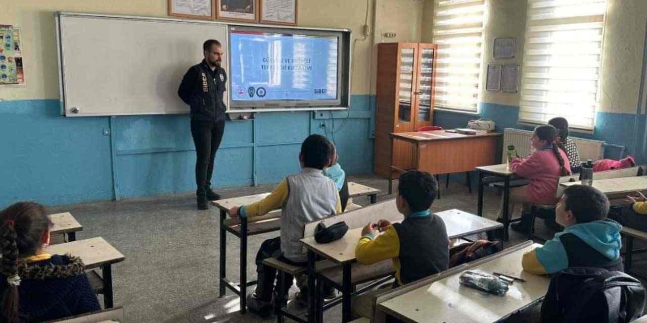 Kars'ta okullarda siber zorbalık konusunda eğitim verildi