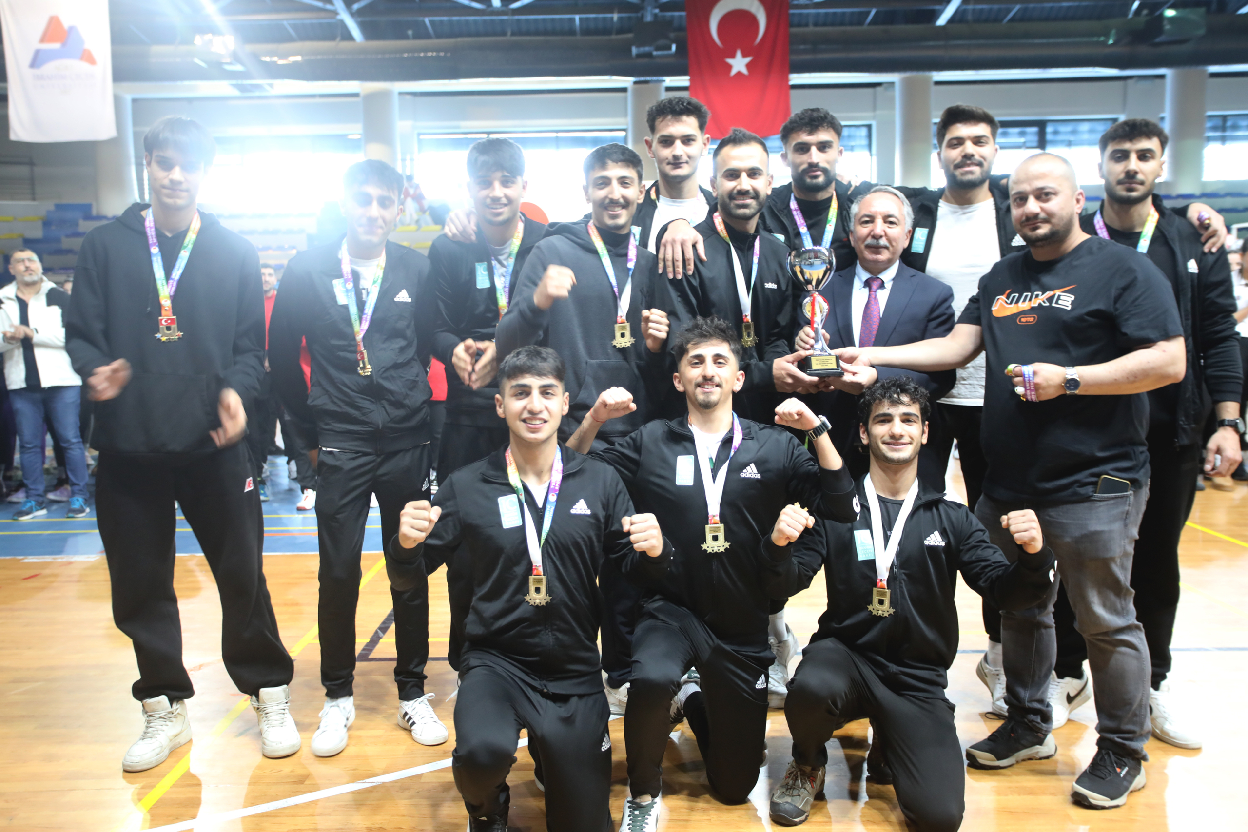 AİÇÜ'de düzenlenen ÜNİLİG Voleybol Bölgesel Lig Müsabakaları sona erdi