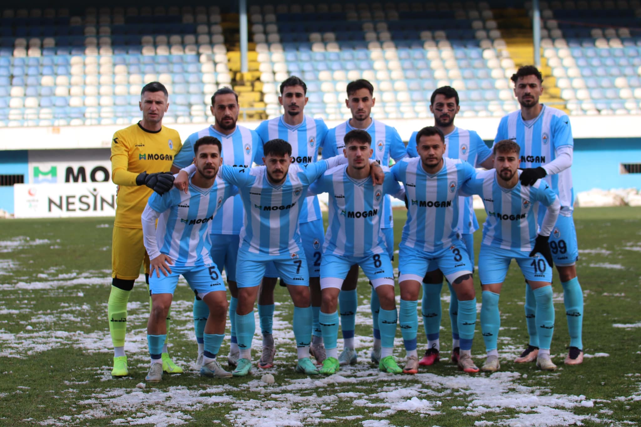 Pazarspor 8 futbolcu ile yollarını ayırdı...