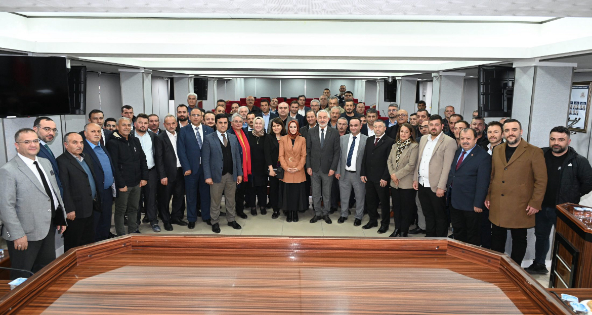 Sütçüler'de muhtarlar Başkan Başdeğirmen'i ziyaret etti: Her bir köyün derdiyle dertlenen bir başkanımız var
