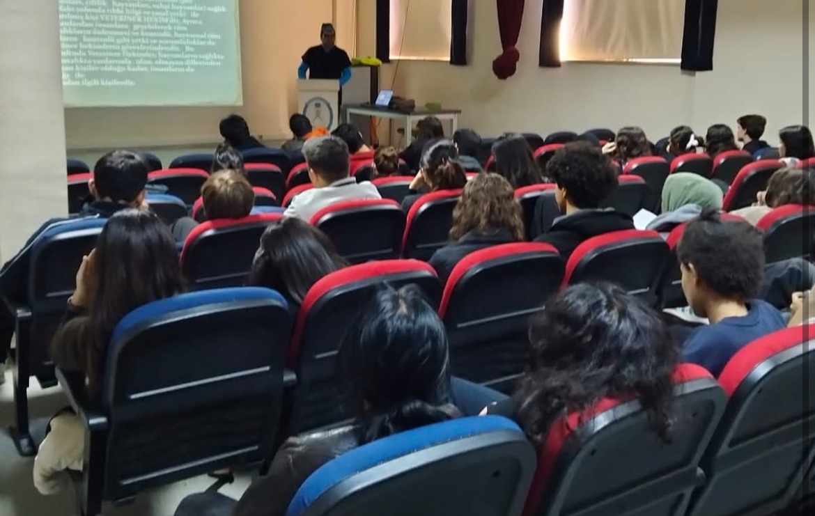 Antalya'da öğrencilere veterinerlik mesleği anlatıldı