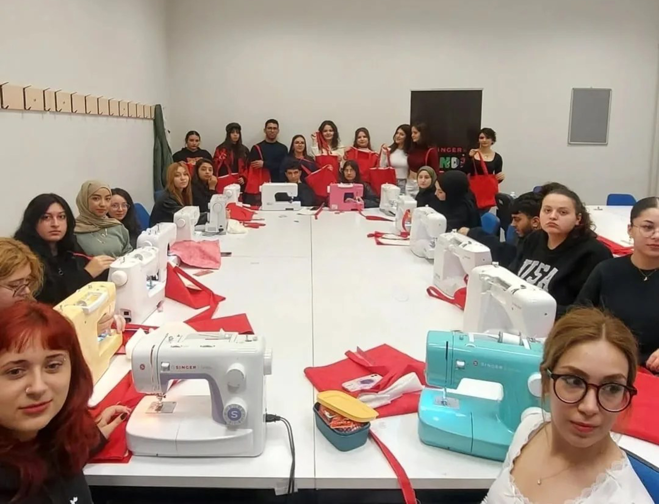 Singer'den Beypazarı'nda öğrencilerine destek