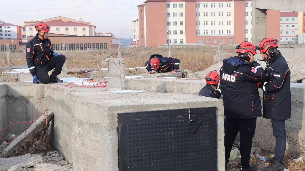 Kars'ta deprem tatbikatı gerçeğini aratmadı