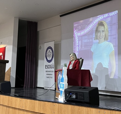 İnsan Kaynakları Danışmanı Ebru Isın, Osmangazi Üniversitesi'nde gençlerle buluştu
