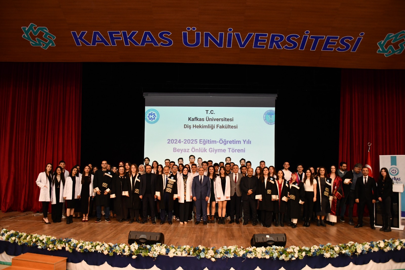 Kars KAÜ'de Diş Hekimliği Fakültesinde beyaz önlük giyme heyecanı