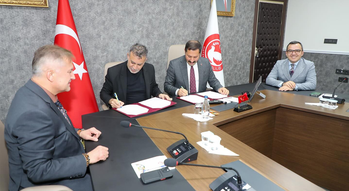 Ahbap Derneği Samandağ'a sörf merkezi yapıyor