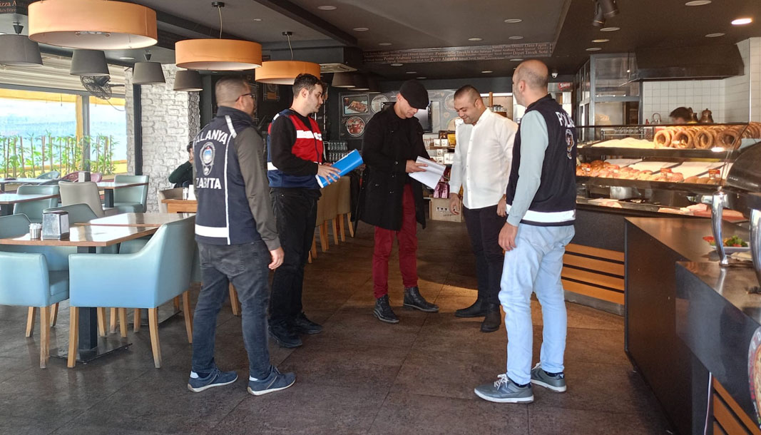 Alanya'da nargile ve tütün mamülleri denetlendi